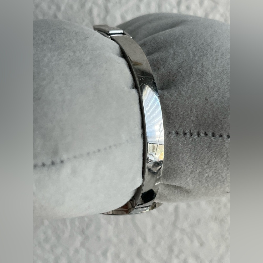 Gucci bangle 105 ladies Watch model YA105518 sherry line. - Picture 9 of 15